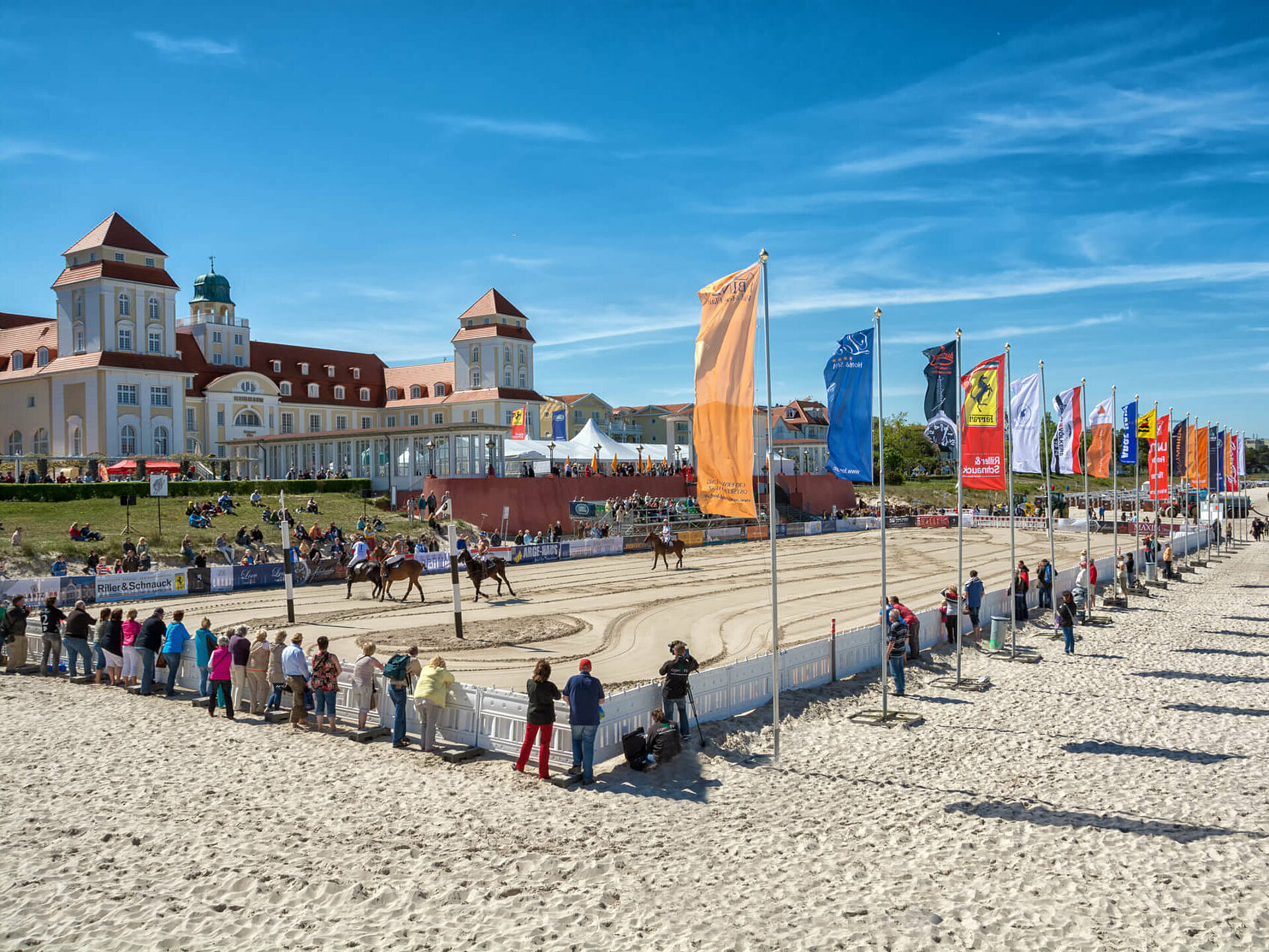 Pferdepolo am Binzer Strand unterhalb des Kurhausplatzes - Pension Anker, Rügen