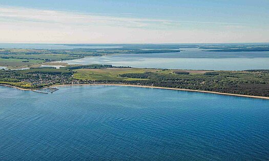Luftbild Nehrung Schaabe, längste Strand auf Rügen, Blick auf Glowe