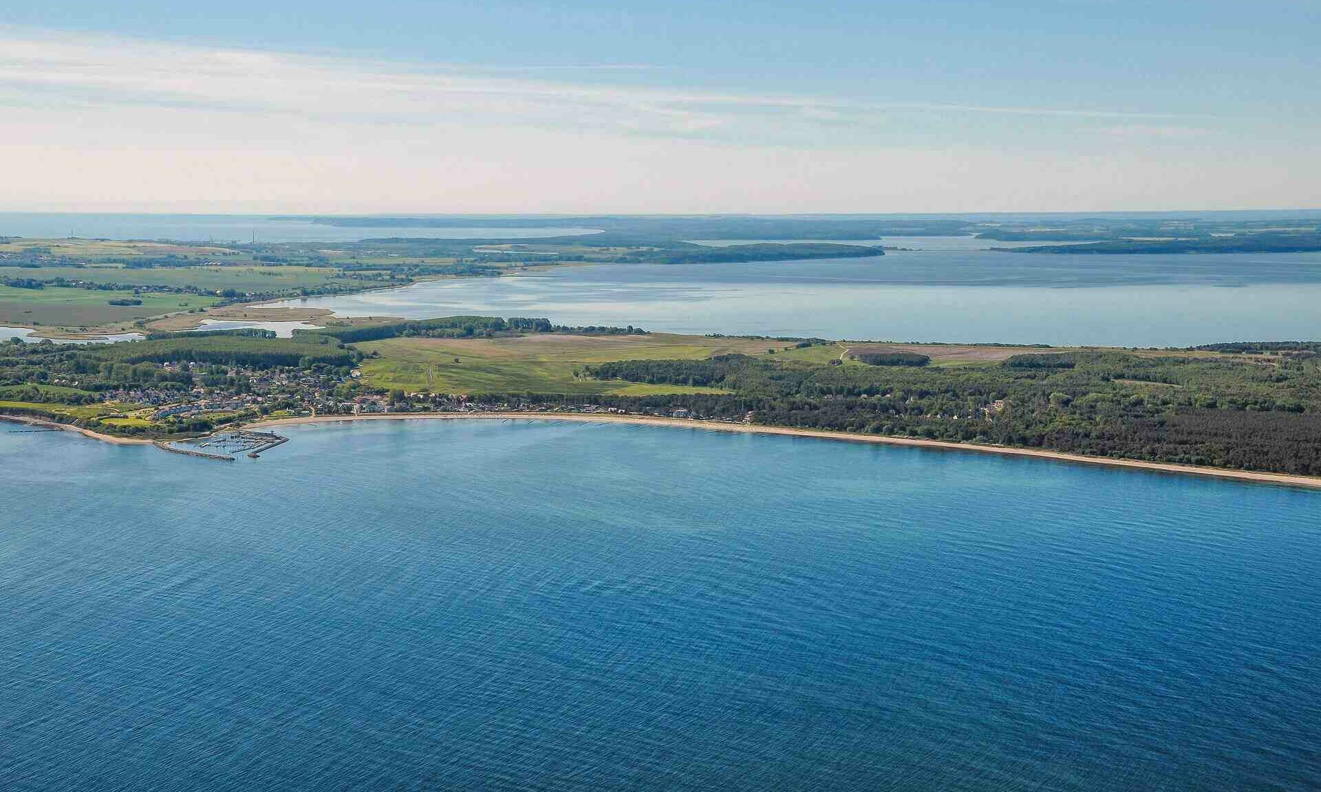 Luftbild Nehrung Schaabe, längste Strand auf Rügen, Blick auf Glowe