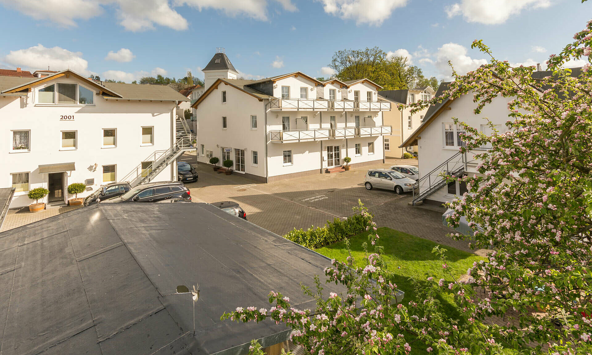 Vorderhaus Pension ANKER und Pension Middel mit Parkplatz - Rügen, Binz 