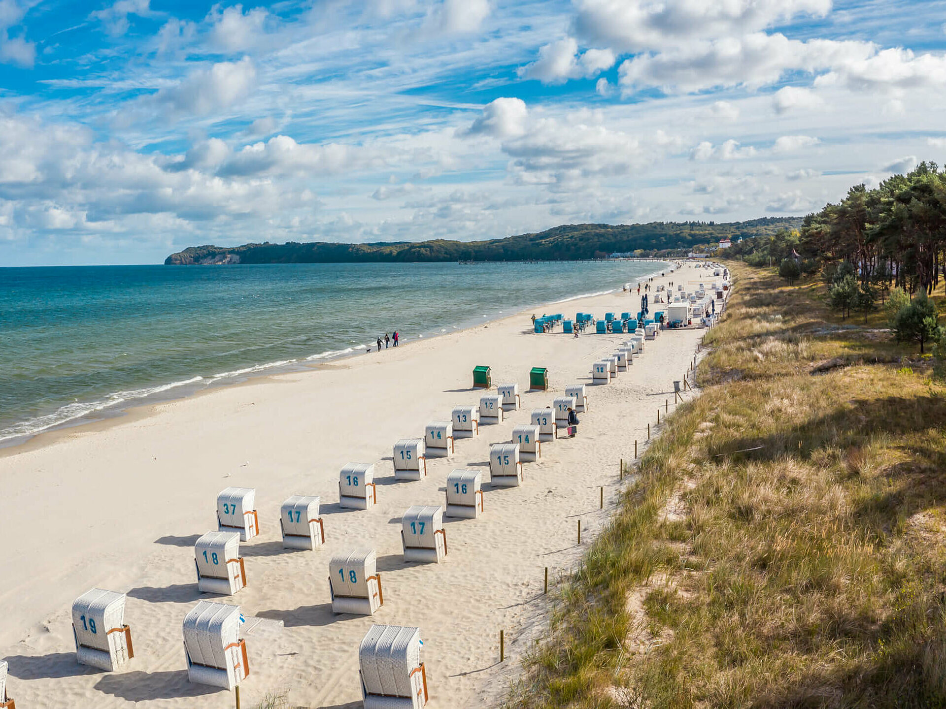 Binzer Ostseestrand mit Strandkörben und Blick Richtung Süden - Rügen, Pension ANKER