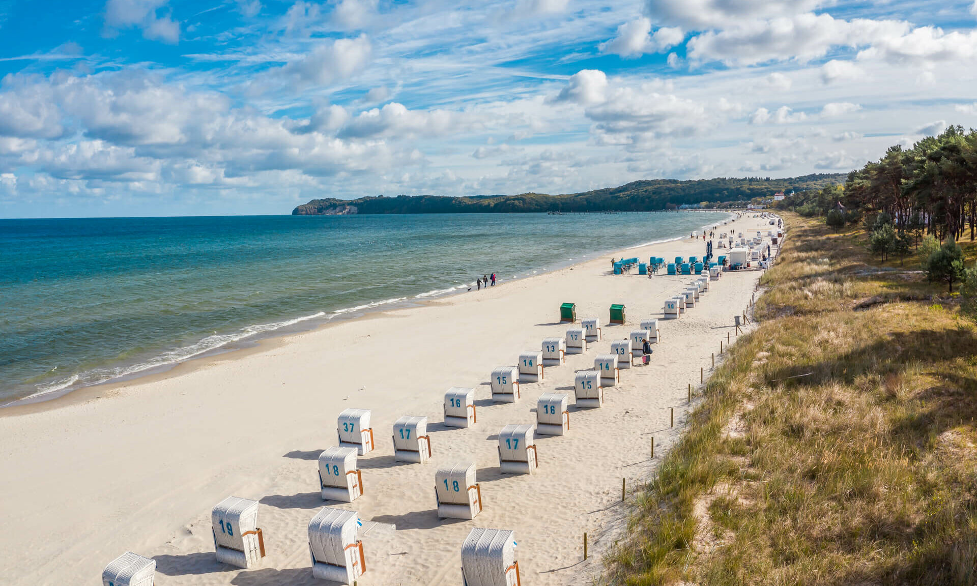 Binzer Ostseestrand Richtung Süden mit Strandkörbe - Pension Anker, Rügen