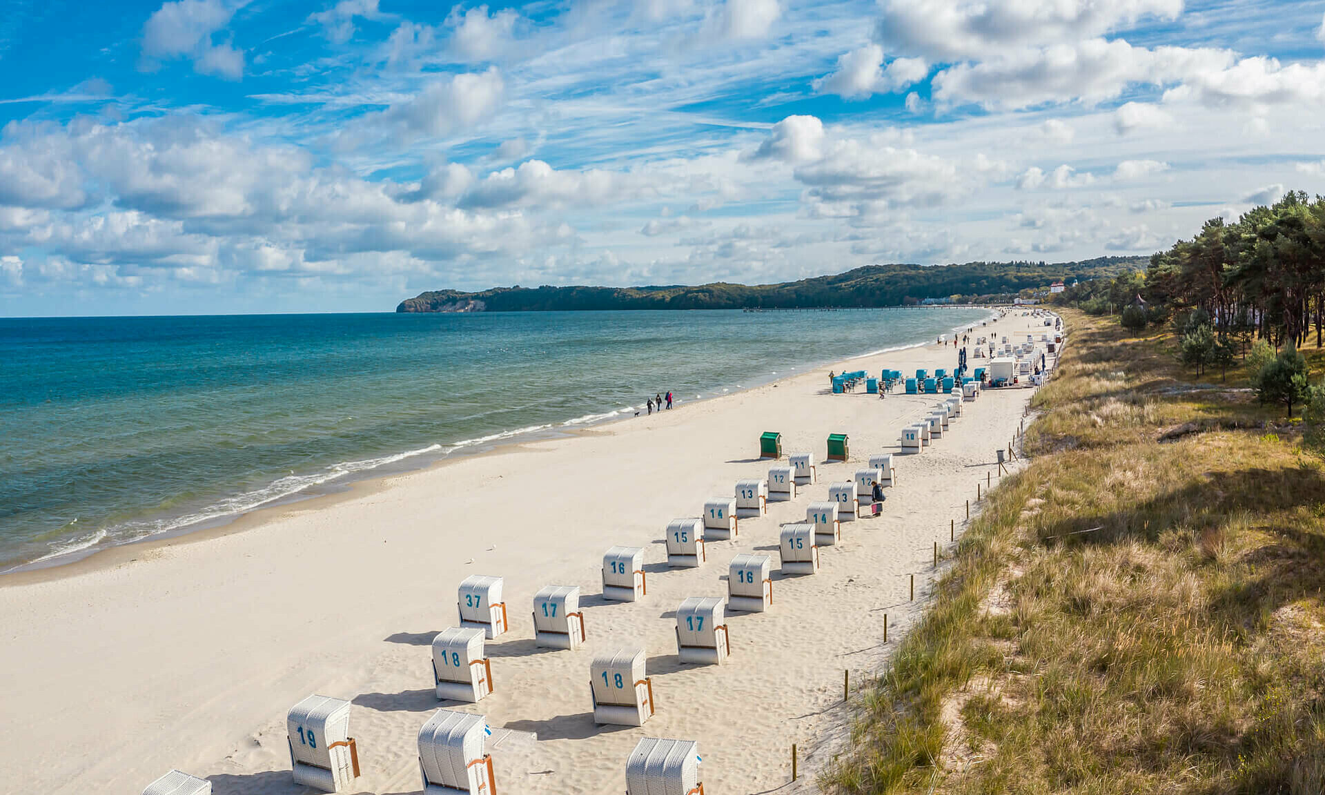 Binzer Ostseestrand Richtung Süden mit Strandkörbe - Pension Anker, Rügen