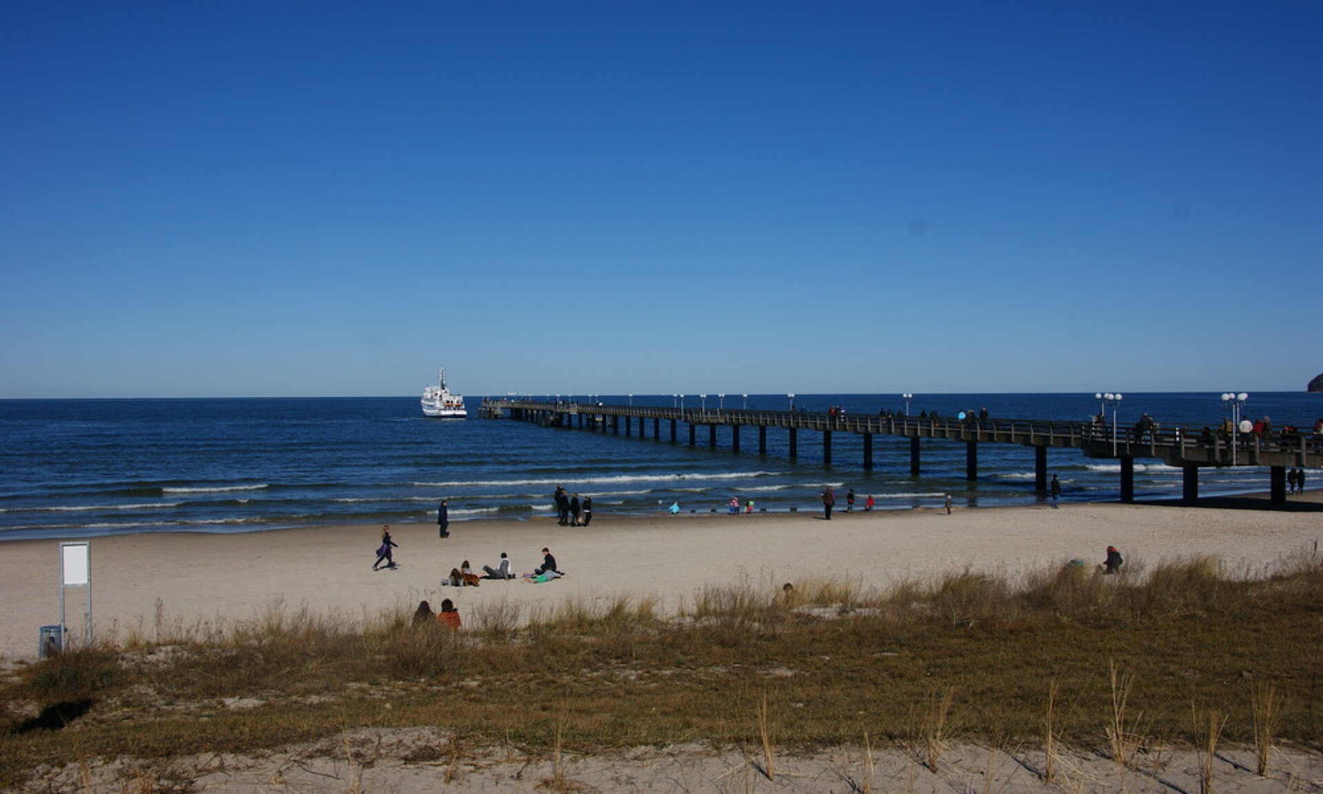 Schiffsverkehr Binzer Seebrücke, Pension Anker, Binz - Rügen