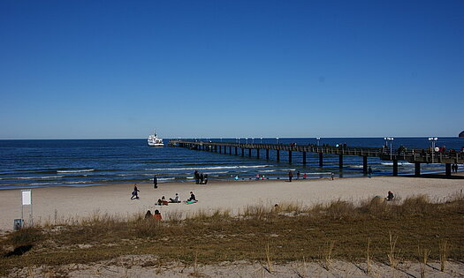Schiffsverkehr Binzer Seebrücke, Pension Anker, Binz - Rügen Schiffsverkehr Binzer Seebrücke, Pension Anker, Binz - Rügen
