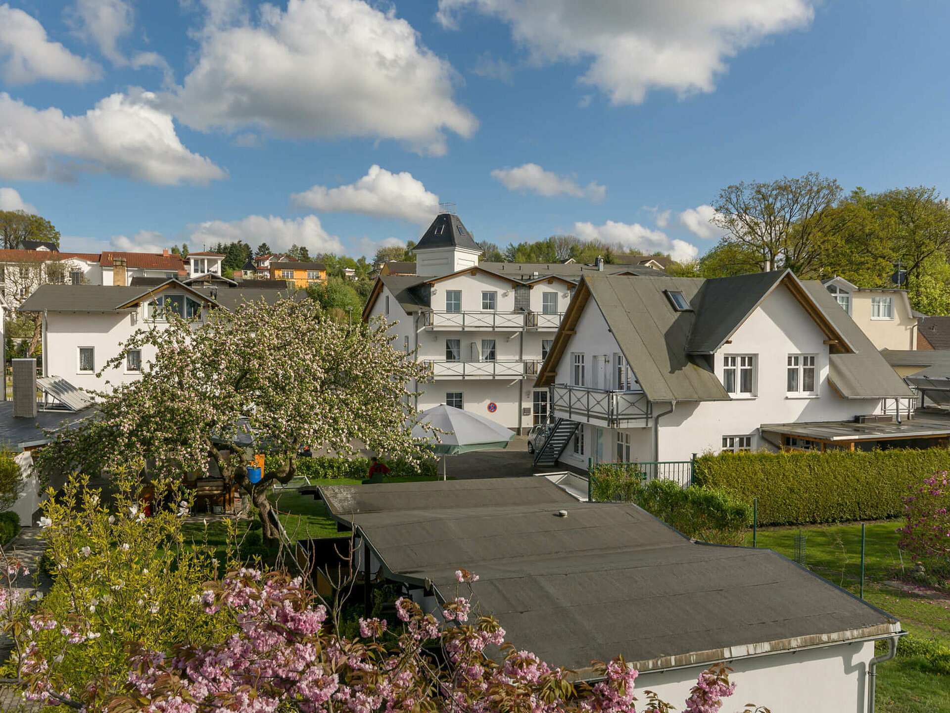 Pensionsgelände Pension ANKER mit Vorderhaus und Hinterhaus - Rügen, Binz 