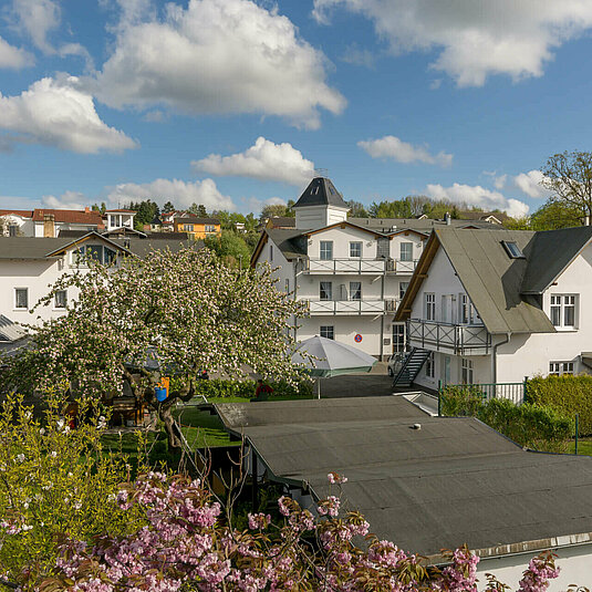 Pensionsgelände Pension ANKER mit Vorderhaus und Hinterhaus - Rügen, Binz 