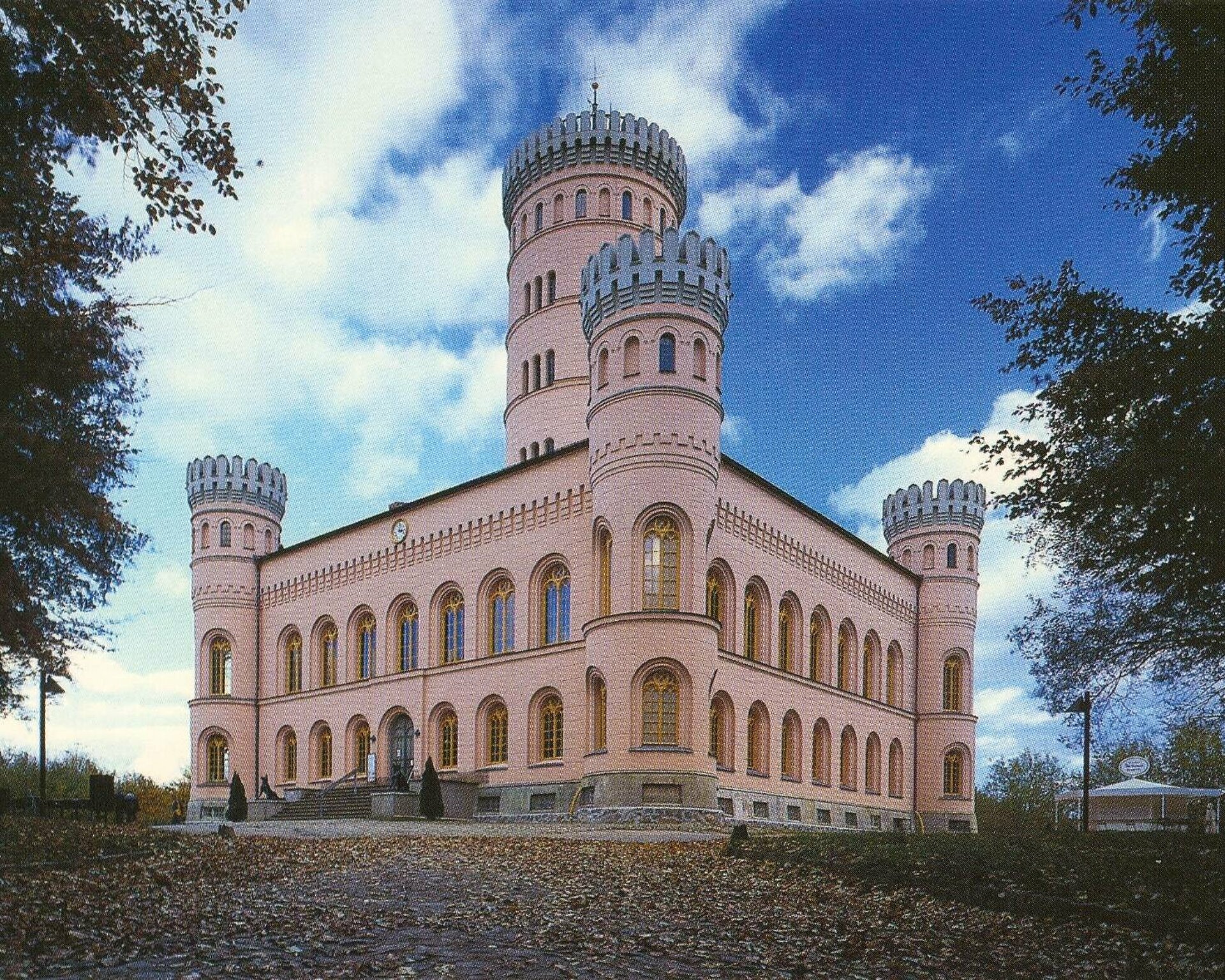 Jagdschloss Granitz mit Aussichtsturm und Gaststätte - Pension Anker, Rügen