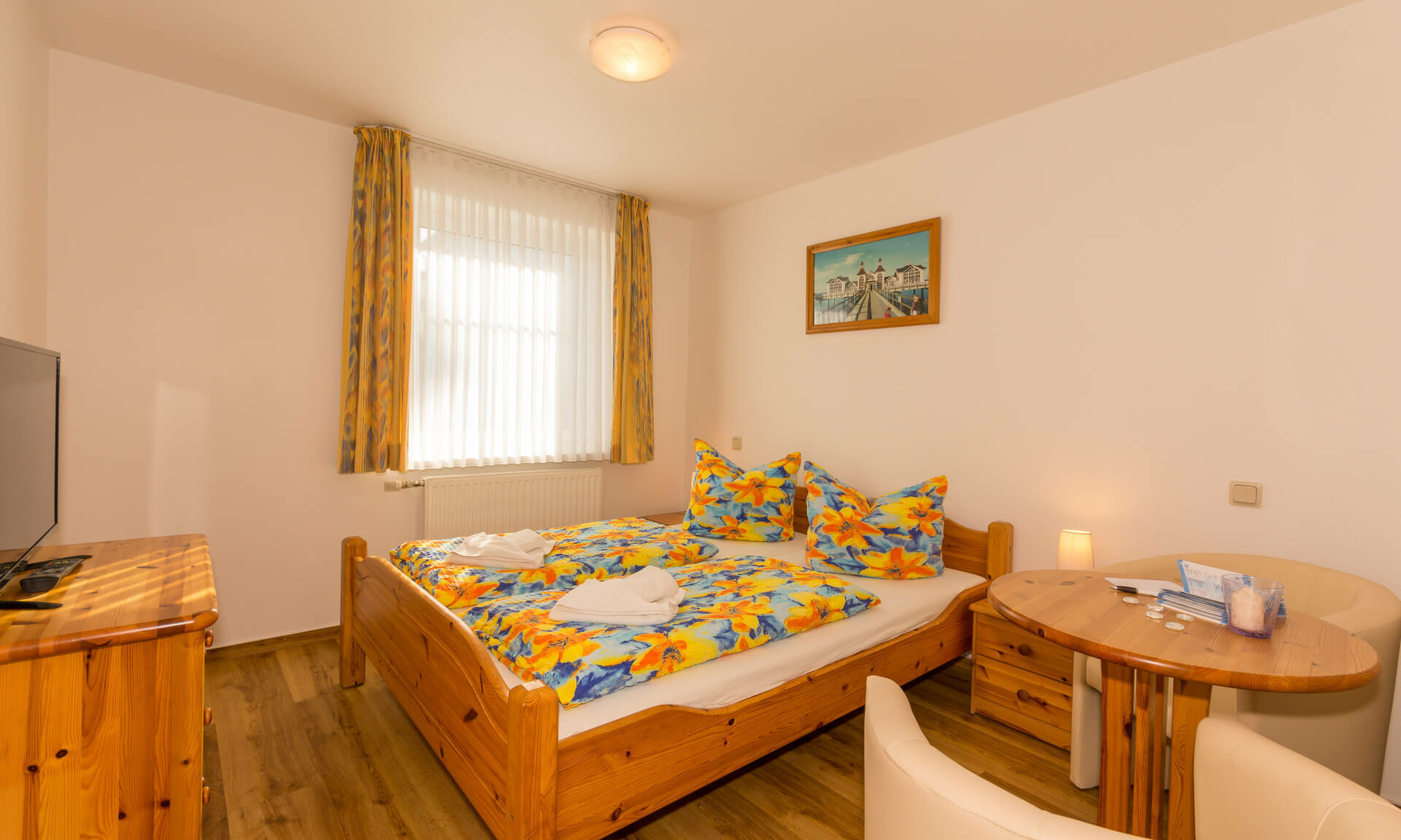 Doppelzimmer27 in Pension ANKER, Kabel-TV, kleiner Sitzecke - Rügen, Binz