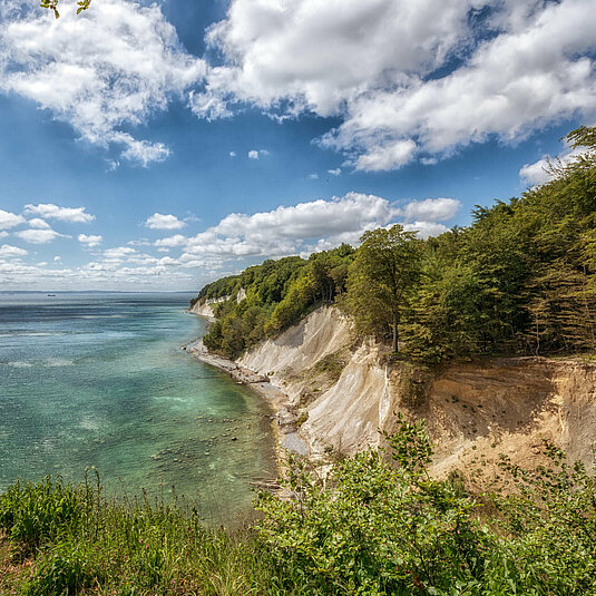 Kreideküste / Steilküste mit Wasser und blauen Himmel - Rügen, Pension ANKER