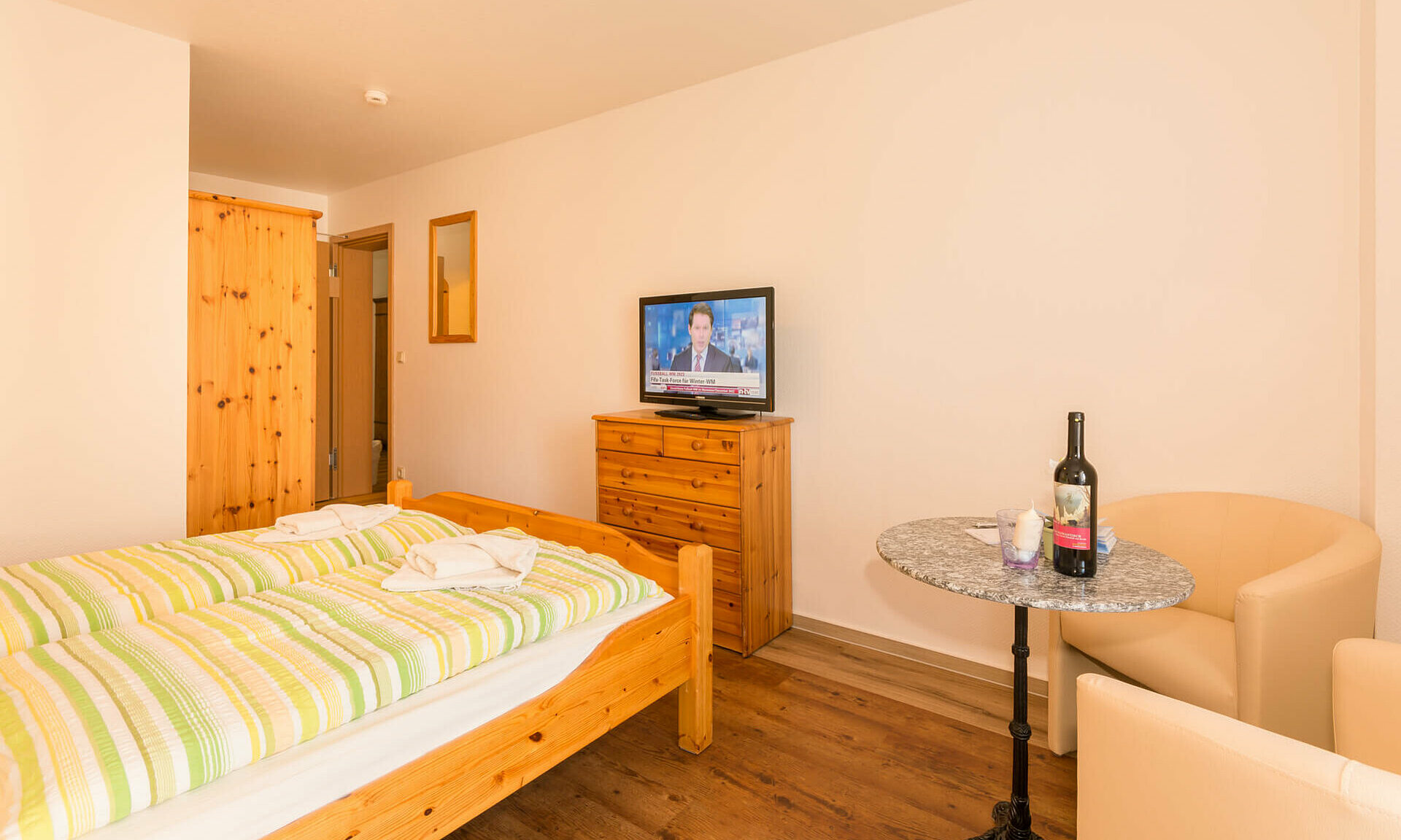 Doppelzimmer21 in Pension ANKER, Kabel-TV, kleiner Sitzecke - Rügen, Binz 