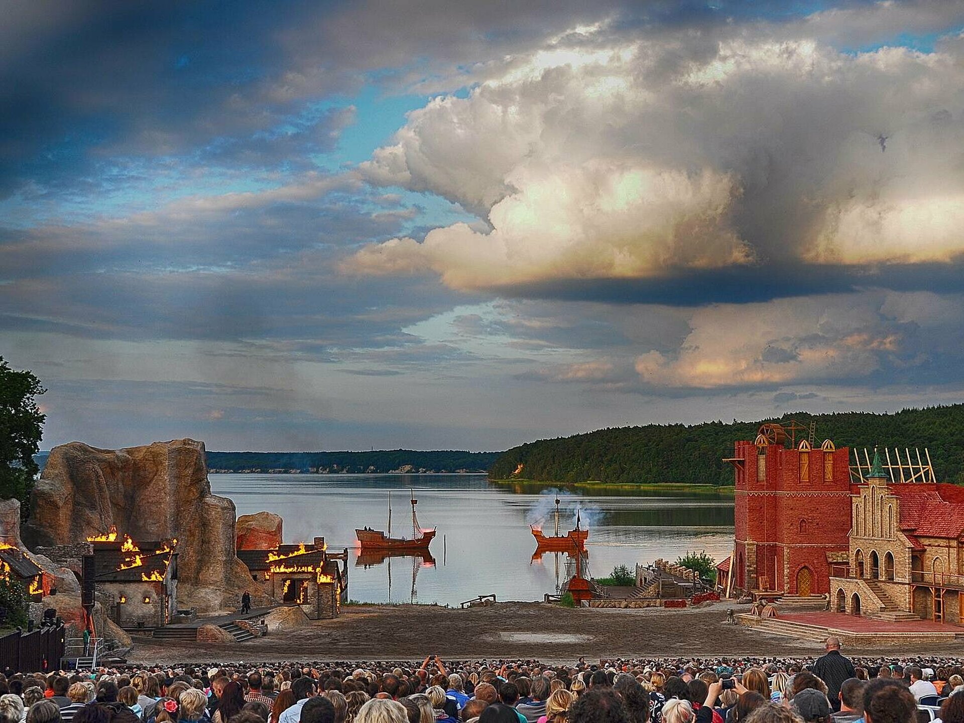 Naturbühne Ralswiek während Aufführung Störtebeker Festspiele - Pension Anker, Rügen