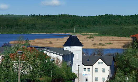 Frontbild Pension ANKER mit Blick über Schmachter See - Rügen, Binz 