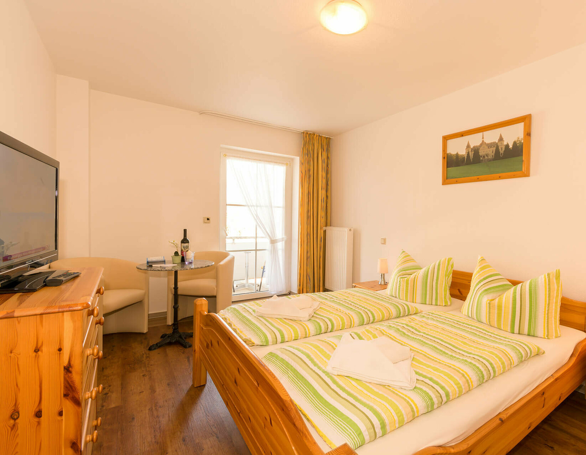 Doppelzimmer21 in Pension ANKER, Kabel-TV, kleiner Sitzecke, Balkon - Rügen, Binz