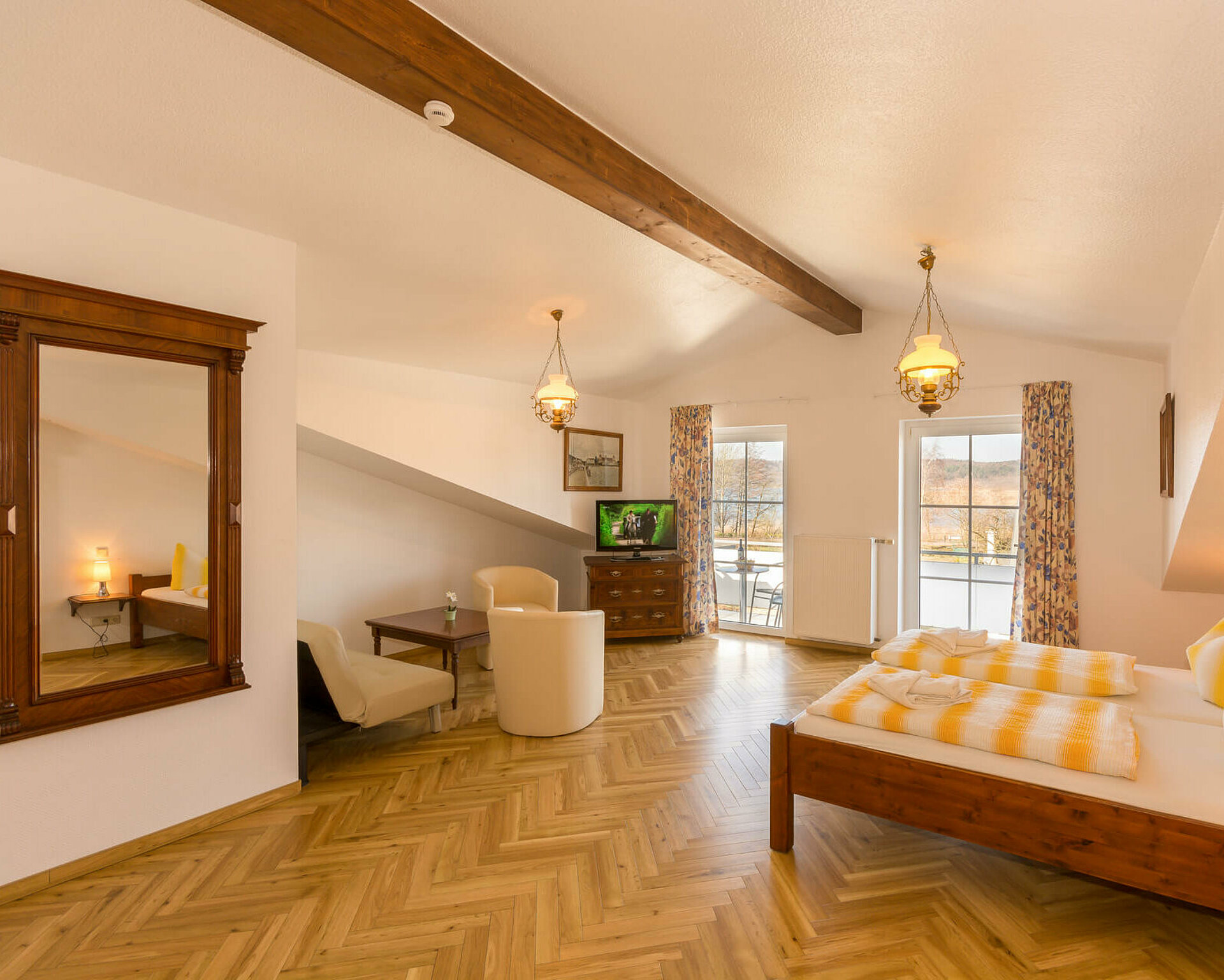 Mehrbettzimmer32 in Pension ANKER, Aufbettungsmöglichkeit, kleine Sitzecke, Balkon - Rügen, Binz