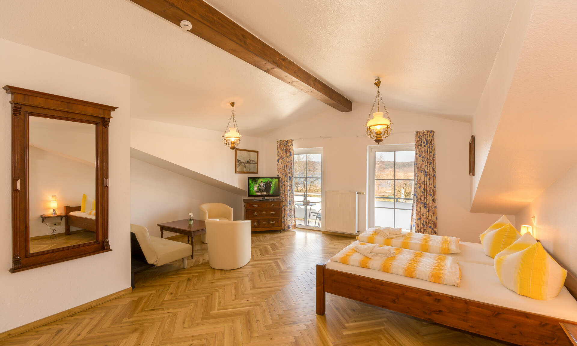 Mehrbettzimmer32 in Pension ANKER, Aufbettungsmöglichkeit, kleine Sitzecke, Balkon - Rügen, Binz