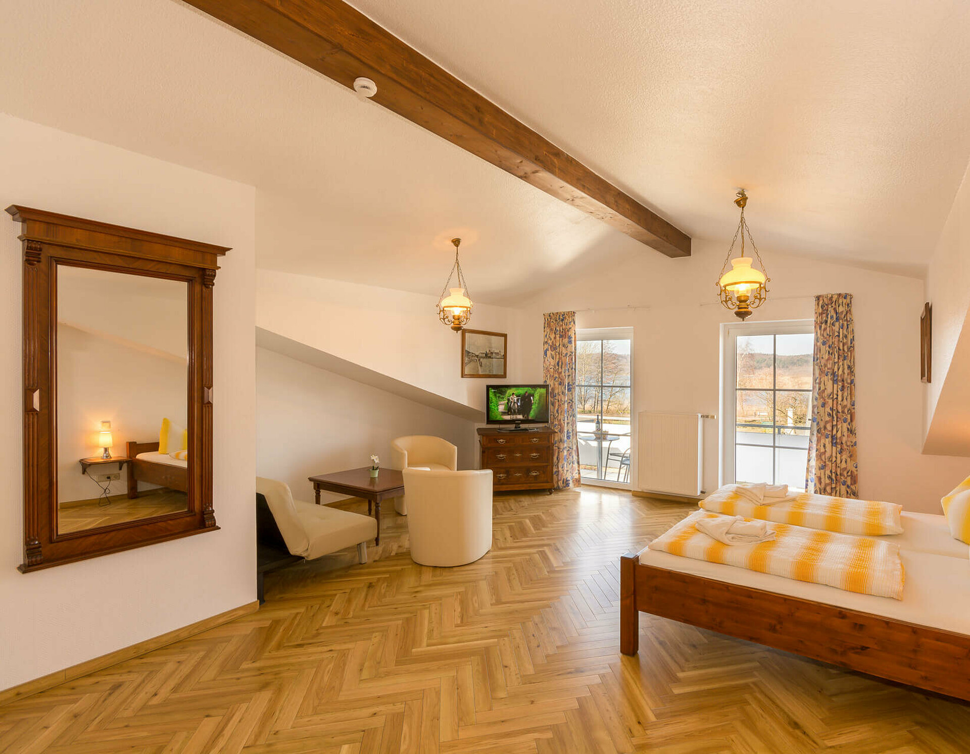 Mehrbettzimmer32 in Pension ANKER, Aufbettungsmöglichkeit, kleine Sitzecke, Balkon - Rügen, Binz