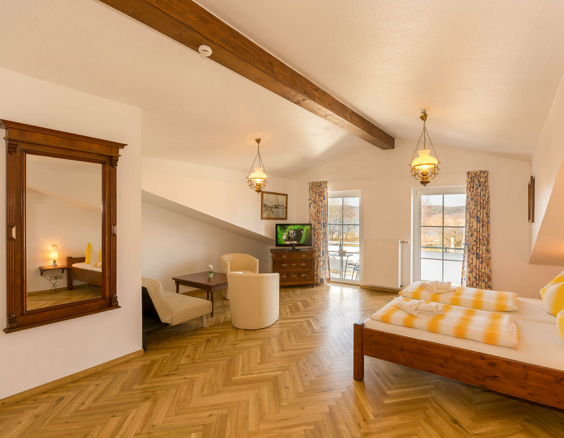 Mehrbettzimmer32 in Pension ANKER, Aufbettungsmöglichkeit, kleine Sitzecke, Balkon - Rügen, Binz