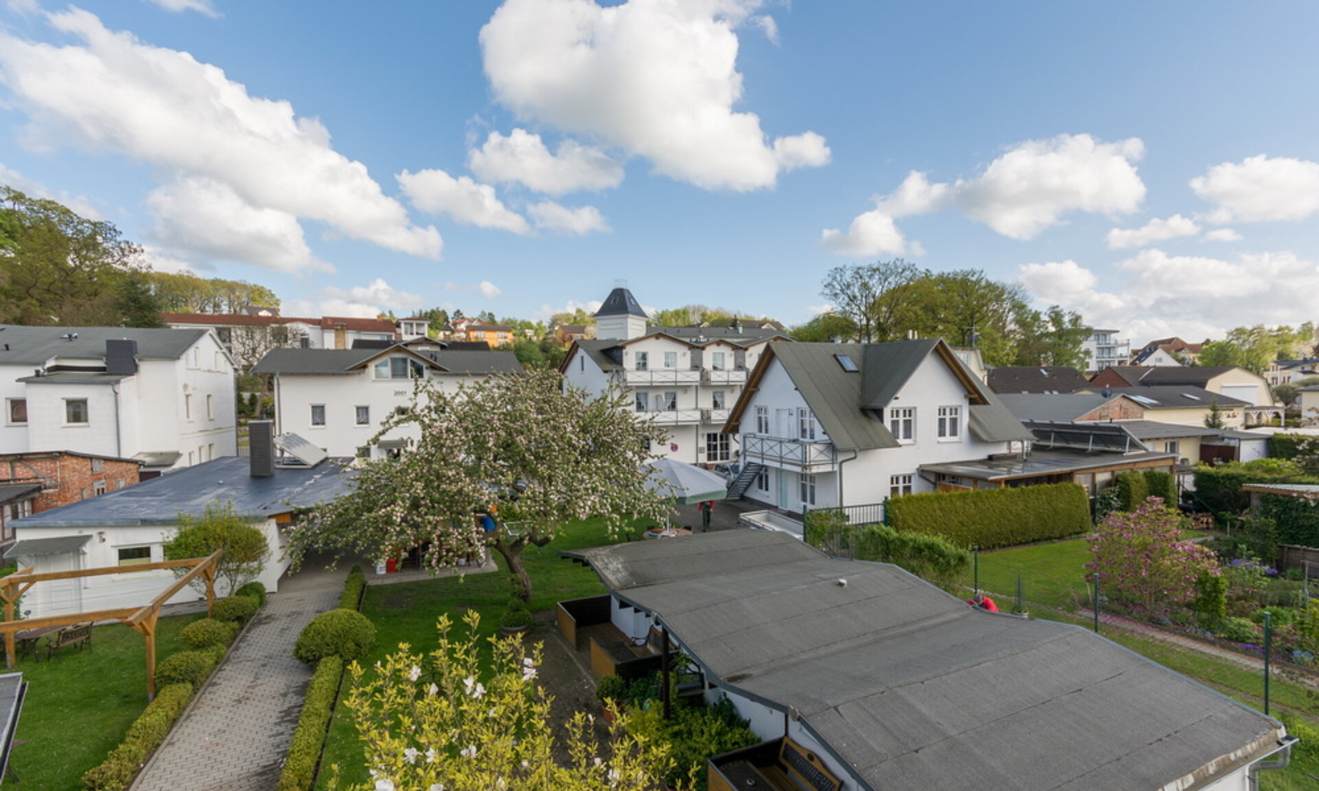 Gelände Pension Anker von oben Frühling - Rügen, Binz