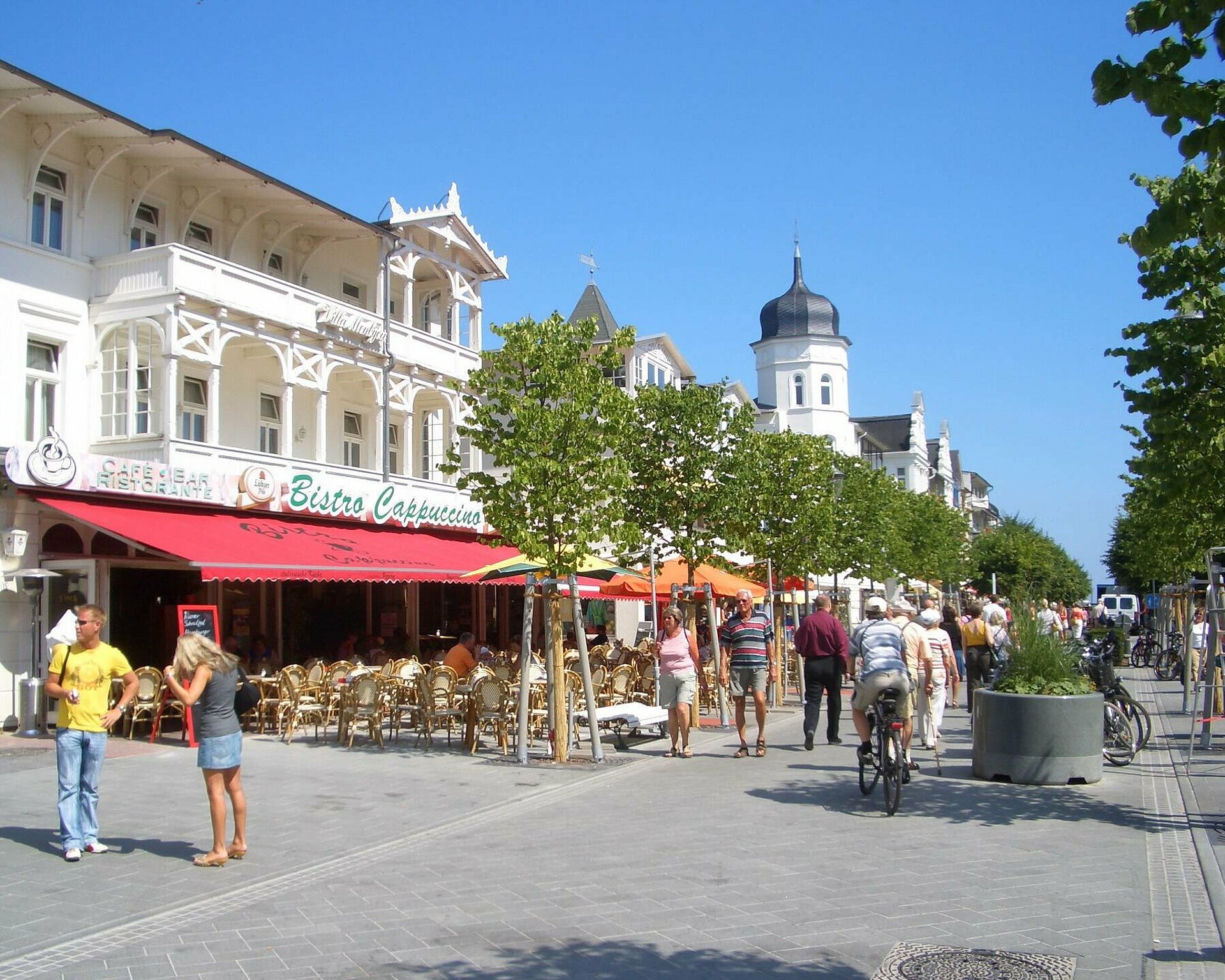 Binzer Fußgängerzone mit Außenterrasse Restaurant - Pension Anker, Rügen