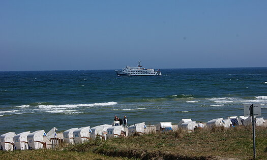 Binzer Strandpromenade, Seebrücke & Schiffsverkehr - Pension Anker, Rügen