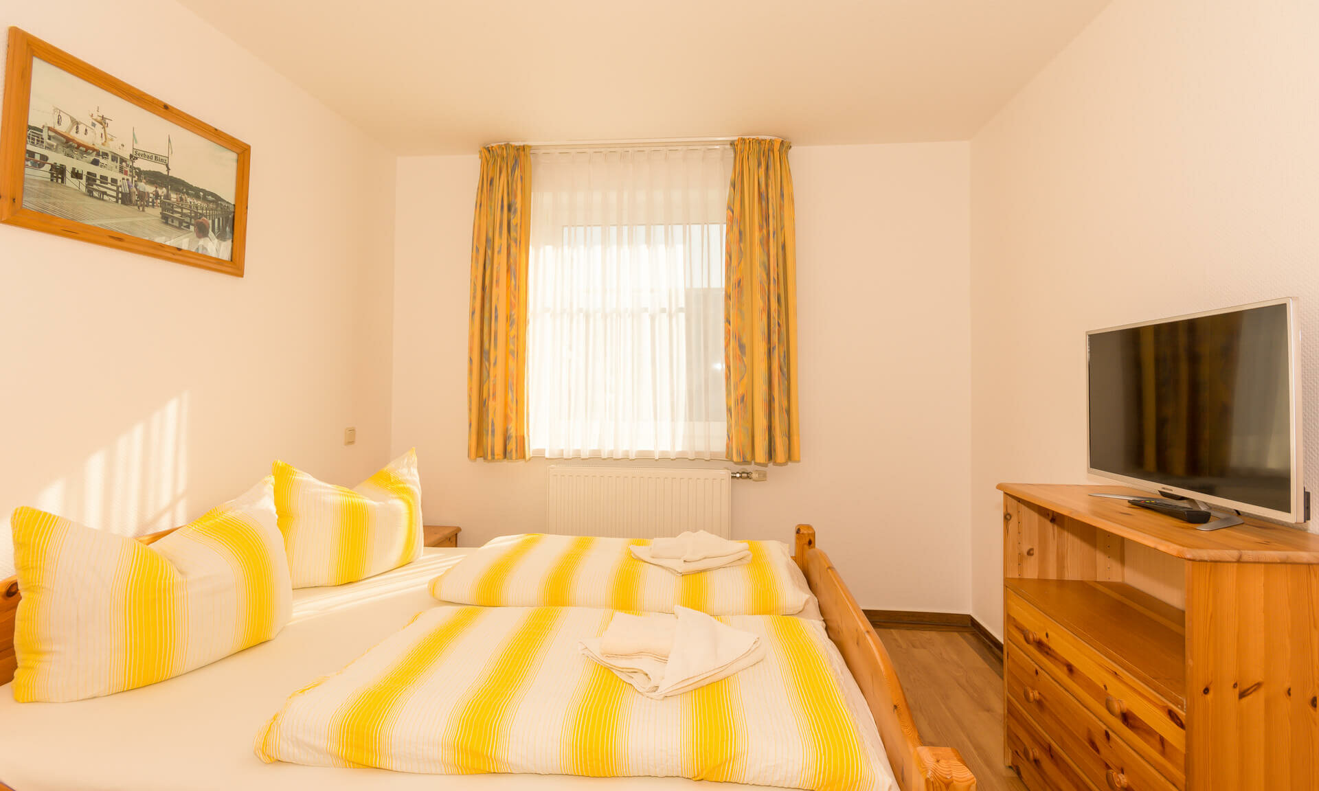 Doppelzimmer als Einzelzimmer mit Bett, Kabel-TV