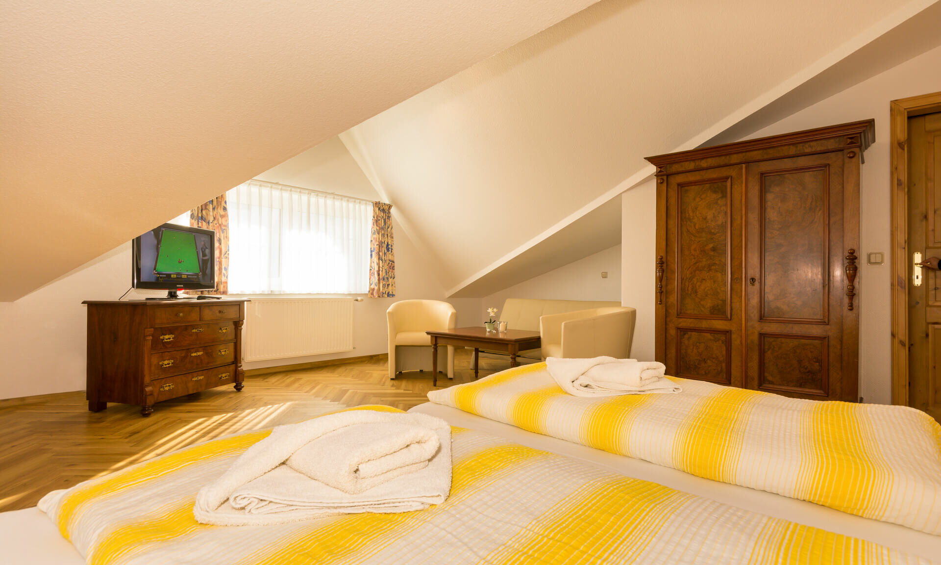 Mehrbettzimmer35 in Pension ANKER, Bett, Schrank, Flat-TV - Rügen, Binz