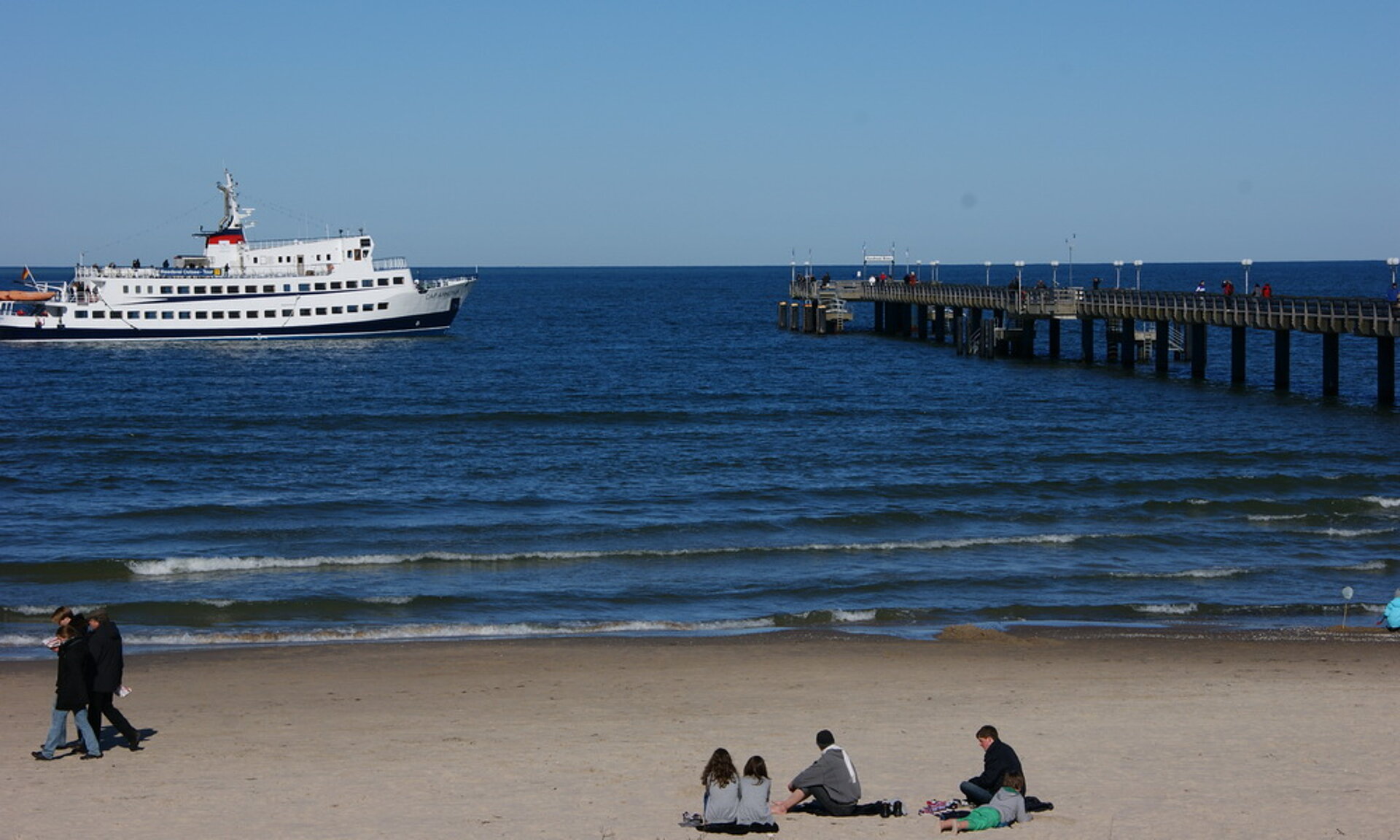 Schiffsverkehr Binzer Seebrücke, Pension Anker, Binz - Rügen