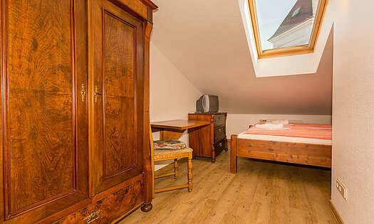 Einzelzimmer mit Bett und Kabel-TV in Pension ANKER - Rügen, Binz