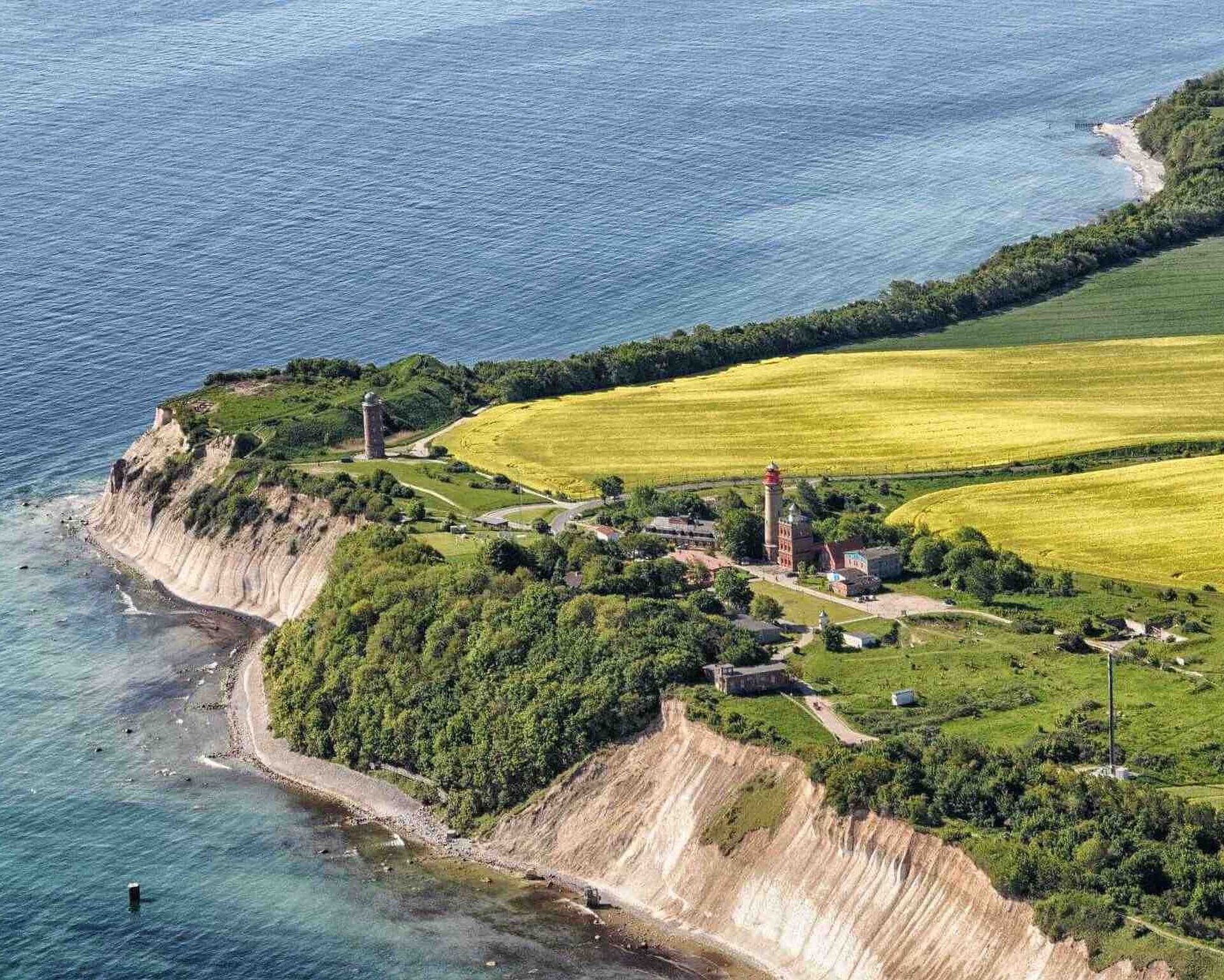 Luftaufnahme Kap Arkona auf Rügen mit Leuchturm und Küstenlinie