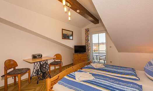 Doppelzimmer als Einzelzimmer in Pension ANKER - Rügen, Binz Doppelzimmer als Einzelzimmer mit Bett, Kabel-TV, Sitzecke