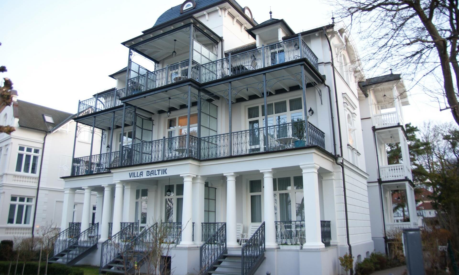 Villa an Binzer Strandpromenade in Bäderarchitektur - Pension Anker, Rügen