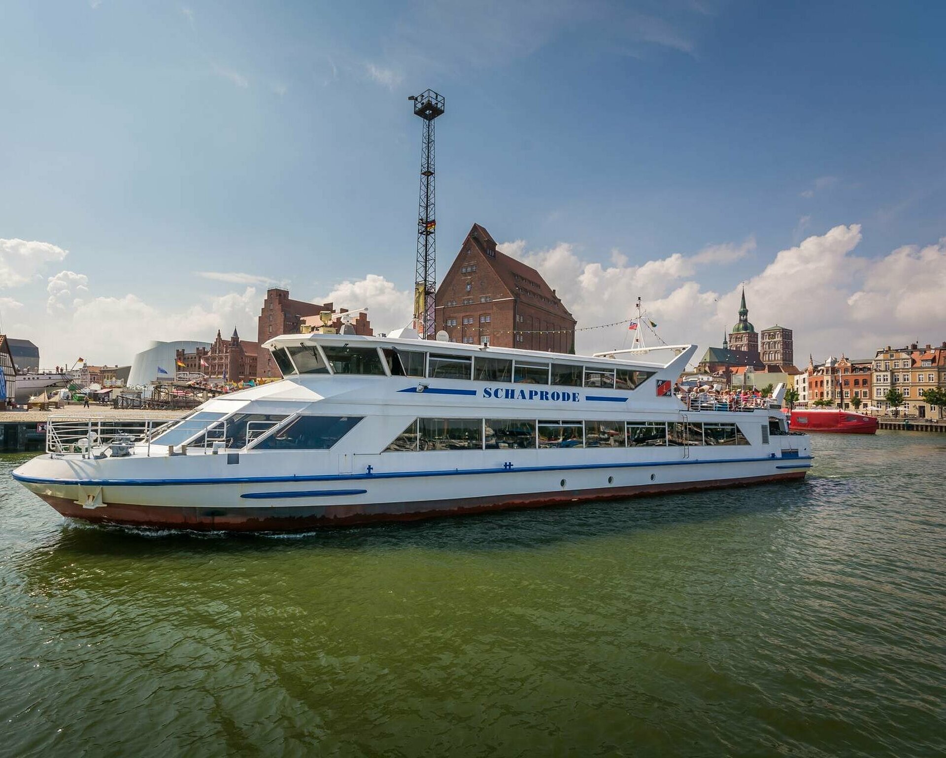 Fährschiff in Schaprode (Rügen) zur Überfahrt nach Hiddensee