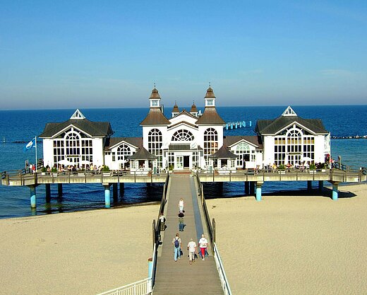 Selliner Seebrücke mit Restaurant Aufbauten - Pension Anker, Rügen